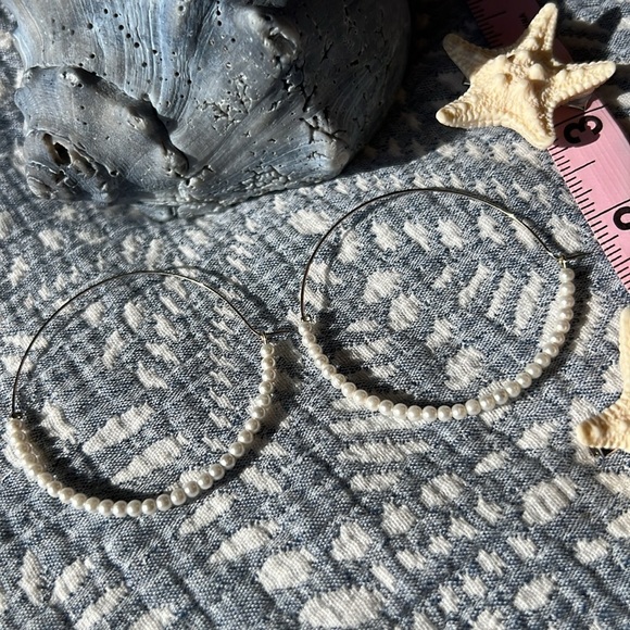 Pearl and Golden Wire Hoop Earrings - Picture 1 of 4